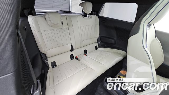 MINI Cooper Electric (IV) SE Favoured 2024 — фото 12