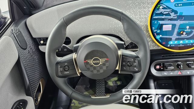 MINI Cooper Electric (IV) SE Favoured 2024 — фото 13