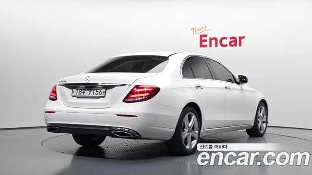Mercedes-Benz E-Class (W213) E220d Avantgarde 2018 — фото 2