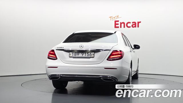 Mercedes-Benz E-Class (W213) E220d Avantgarde 2018 — фото 4