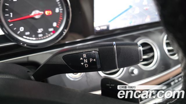 Mercedes-Benz E-Class (W213) E220d Avantgarde 2018 — фото 9