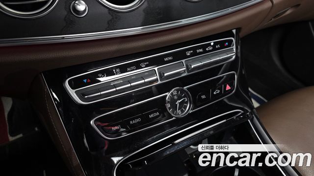 Mercedes-Benz E-Class (W213) E220d Avantgarde 2018 — фото 18