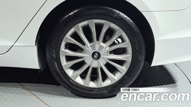 Hyundai Sonata (LF) 2.0 Smart 2015 — фото 21
