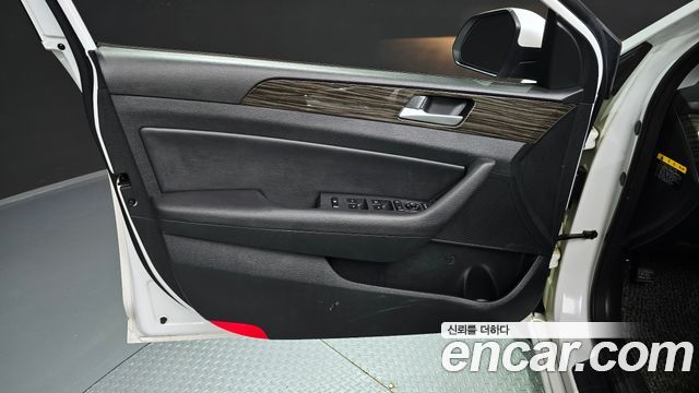 Hyundai Sonata (LF) 2.0 Smart 2015 — фото 24