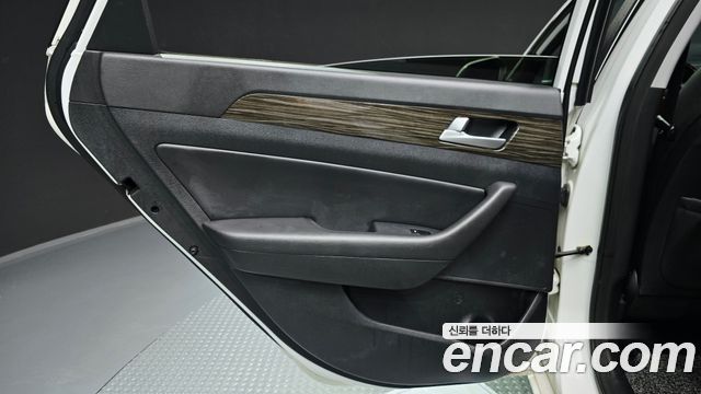 Hyundai Sonata (LF) 2.0 Smart 2015 — фото 25