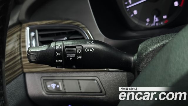 Hyundai Sonata (LF) 2.0 Smart 2015 — фото 28