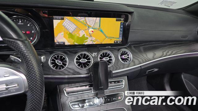 Mercedes-Benz E-Class (W213) E220d Cabriolet 2019 — фото 16