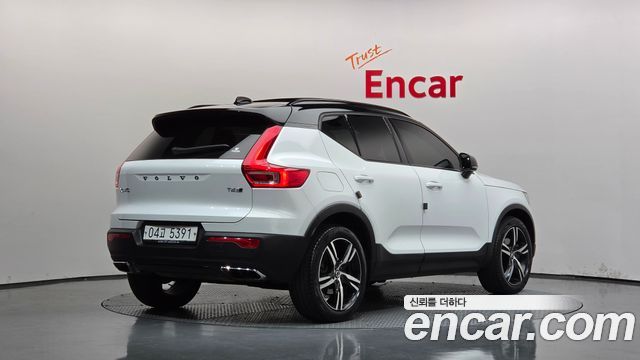 Volvo XC40 T4 R-Design 2019 — фото 2
