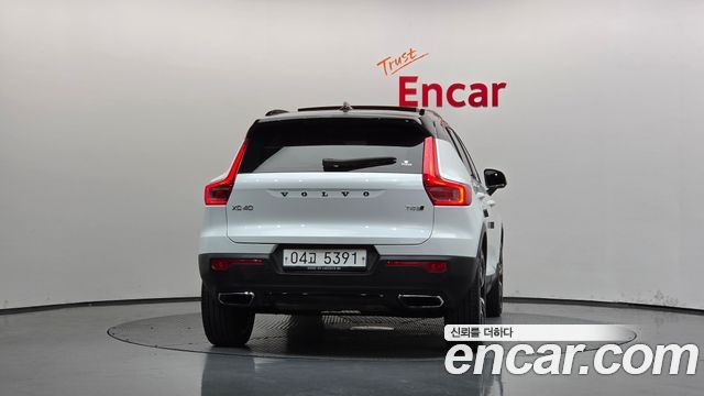 Volvo XC40 T4 R-Design 2019 — фото 4