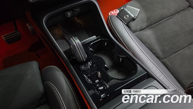 Volvo XC40 T4 R-Design 2019 — фото 9
