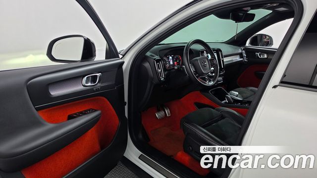 Volvo XC40 T4 R-Design 2019 — фото 10