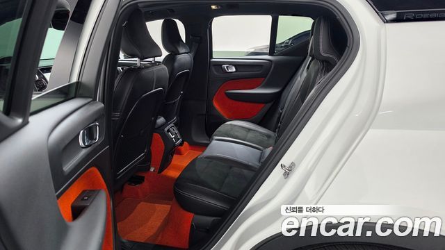 Volvo XC40 T4 R-Design 2019 — фото 11