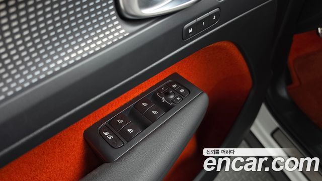 Volvo XC40 T4 R-Design 2019 — фото 20