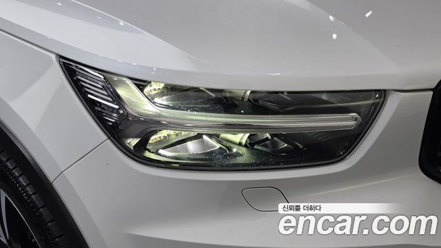 Volvo XC40 T4 R-Design 2019 — фото 22