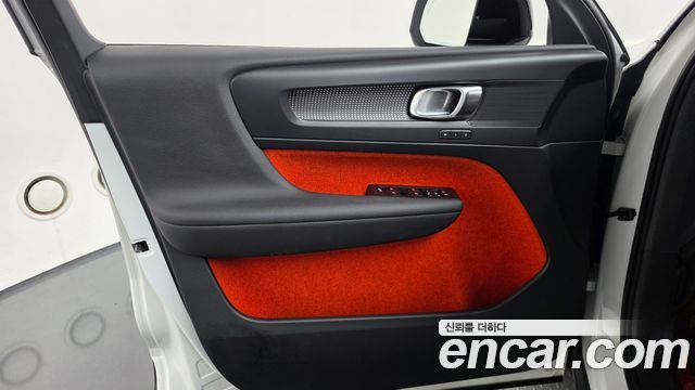 Volvo XC40 T4 R-Design 2019 — фото 24