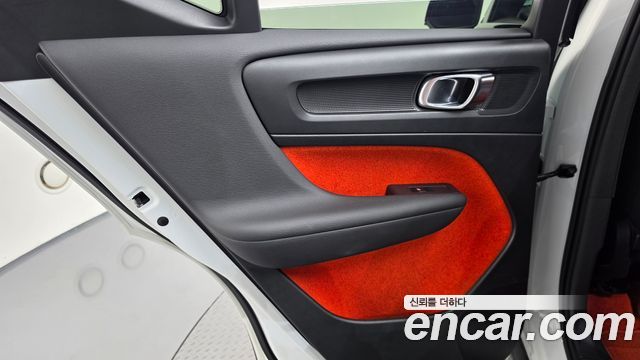 Volvo XC40 T4 R-Design 2019 — фото 25