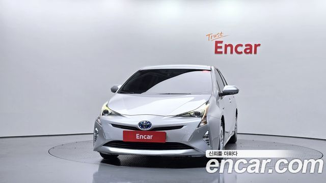 Toyota Prius (IV) 1.8 E 2017 — фото 3