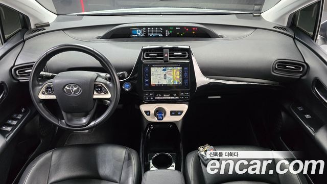 Toyota Prius (IV) 1.8 E 2017 — фото 7