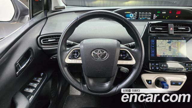 Toyota Prius (IV) 1.8 E 2017 — фото 13