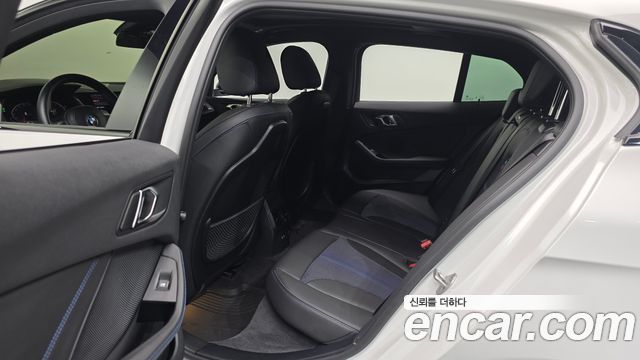 BMW 1 Series (F40) 120i M Sports 2023 — фото 17