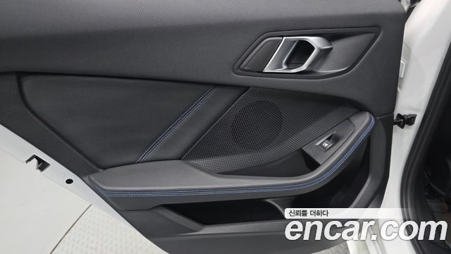 BMW 1 Series (F40) 120i M Sports 2023 — фото 25