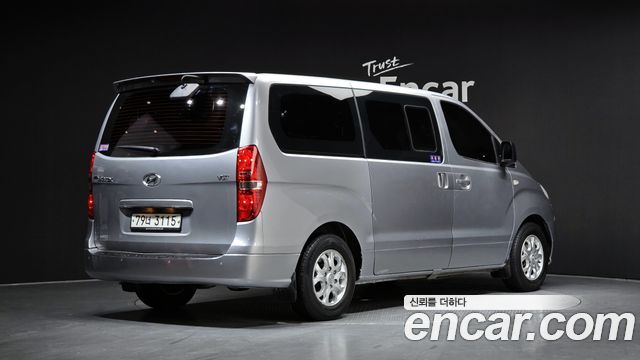 Hyundai Grand Starex 12-Seater Wagon CVX Luxury 2015 — фото 2
