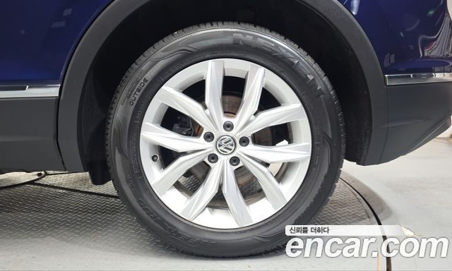Volkswagen Tiguan (II) 2.0 TDI Premium 2018 — фото 27