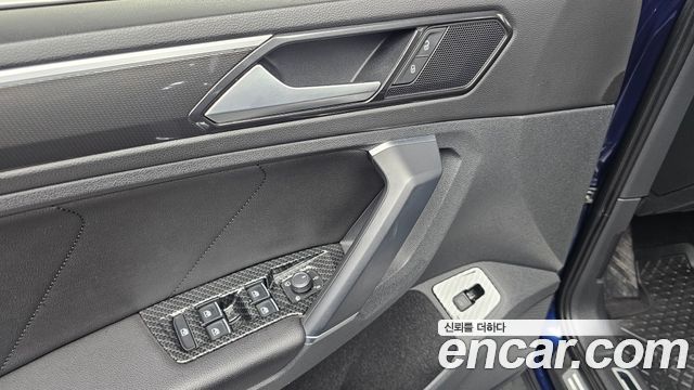 Volkswagen Tiguan (II) 2.0 TDI Premium 2018 — фото 30