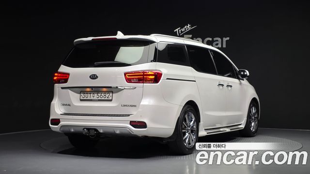 Kia Carnival Gasoline 7-Seater Limousine VIP 2020 — фото 2