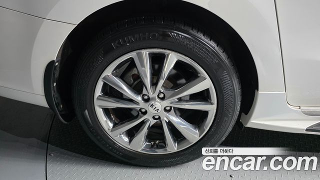 Kia Carnival Gasoline 7-Seater Limousine VIP 2020 — фото 5