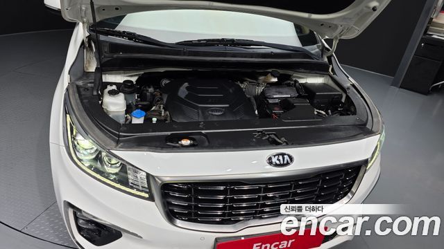 Kia Carnival Gasoline 7-Seater Limousine VIP 2020 — фото 6