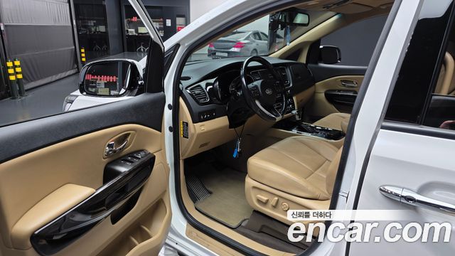 Kia Carnival Gasoline 7-Seater Limousine VIP 2020 — фото 10