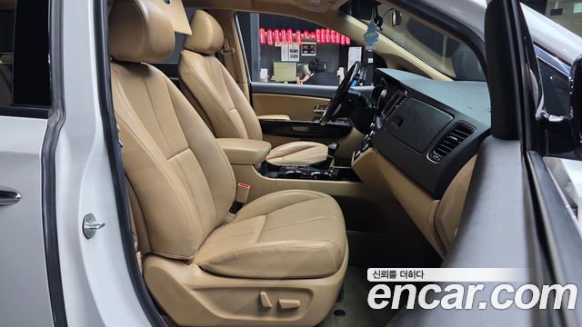Kia Carnival Gasoline 7-Seater Limousine VIP 2020 — фото 11