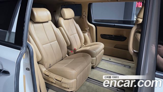 Kia Carnival Gasoline 7-Seater Limousine VIP 2020 — фото 12