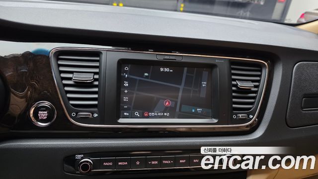 Kia Carnival Gasoline 7-Seater Limousine VIP 2020 — фото 14