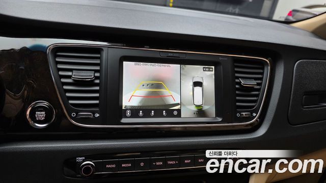 Kia Carnival Gasoline 7-Seater Limousine VIP 2020 — фото 15