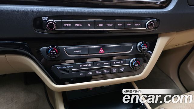 Kia Carnival Gasoline 7-Seater Limousine VIP 2020 — фото 16