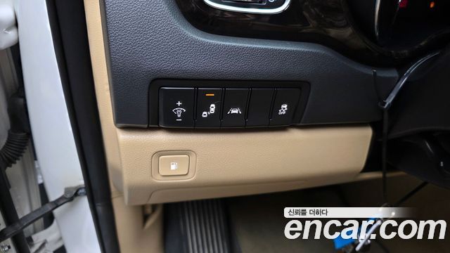 Kia Carnival Gasoline 7-Seater Limousine VIP 2020 — фото 17