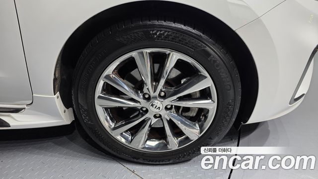 Kia Carnival Gasoline 7-Seater Limousine VIP 2020 — фото 21