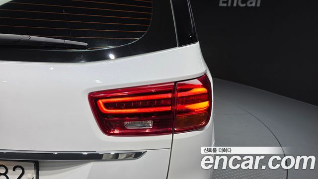 Kia Carnival Gasoline 7-Seater Limousine VIP 2020 — фото 23