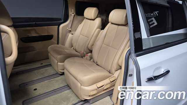 Kia Carnival Gasoline 7-Seater Limousine VIP 2020 — фото 26