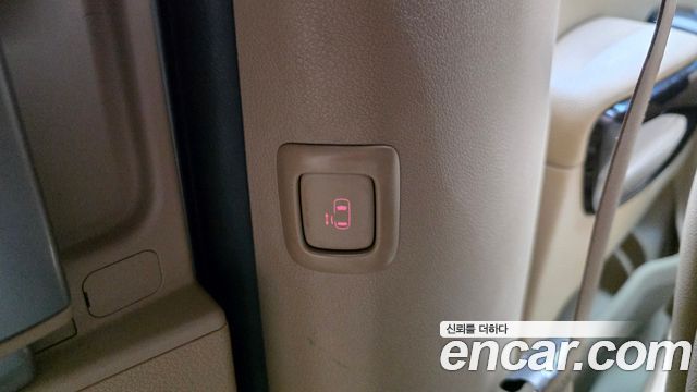 Kia Carnival Gasoline 7-Seater Limousine VIP 2020 — фото 32
