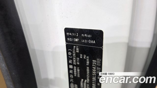 Kia Carnival Gasoline 7-Seater Limousine VIP 2020 — фото 33