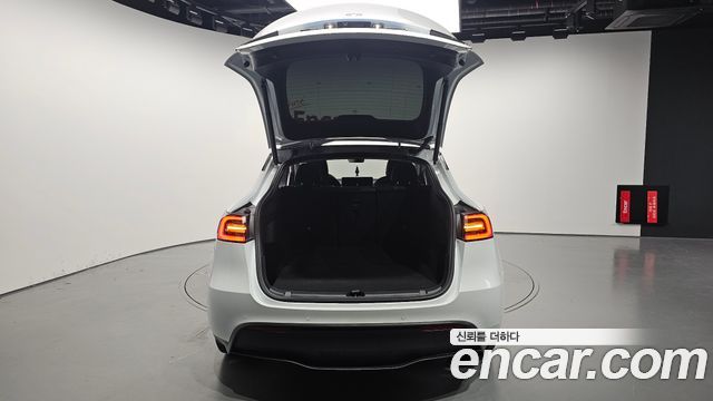 Tesla Model Y Standard Range RWD 2021 — фото 20