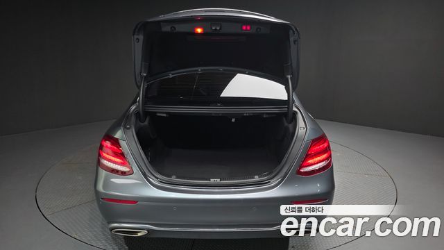 Mercedes-Benz E-Class (W213) E300 4MATIC Avnatgarde 2019 — фото 18