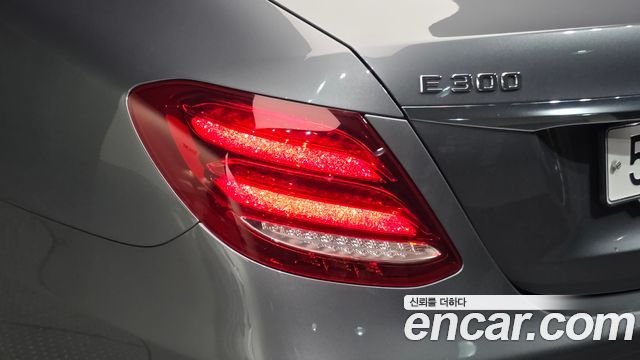Mercedes-Benz E-Class (W213) E300 4MATIC Avnatgarde 2019 — фото 23