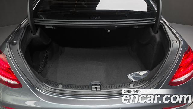 Mercedes-Benz E-Class (W213) E300 4MATIC Avnatgarde 2019 — фото 28