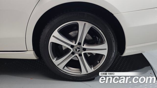 Mercedes-Benz E-Class (W213) E300 Avantgarde 2019 — фото 21