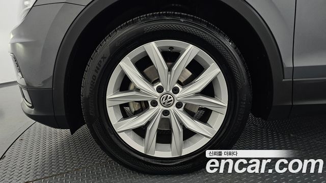 Volkswagen Tiguan (II) 2.0 TDI Premium 2020 — фото 5