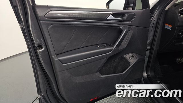 Volkswagen Tiguan (II) 2.0 TDI Premium 2020 — фото 24